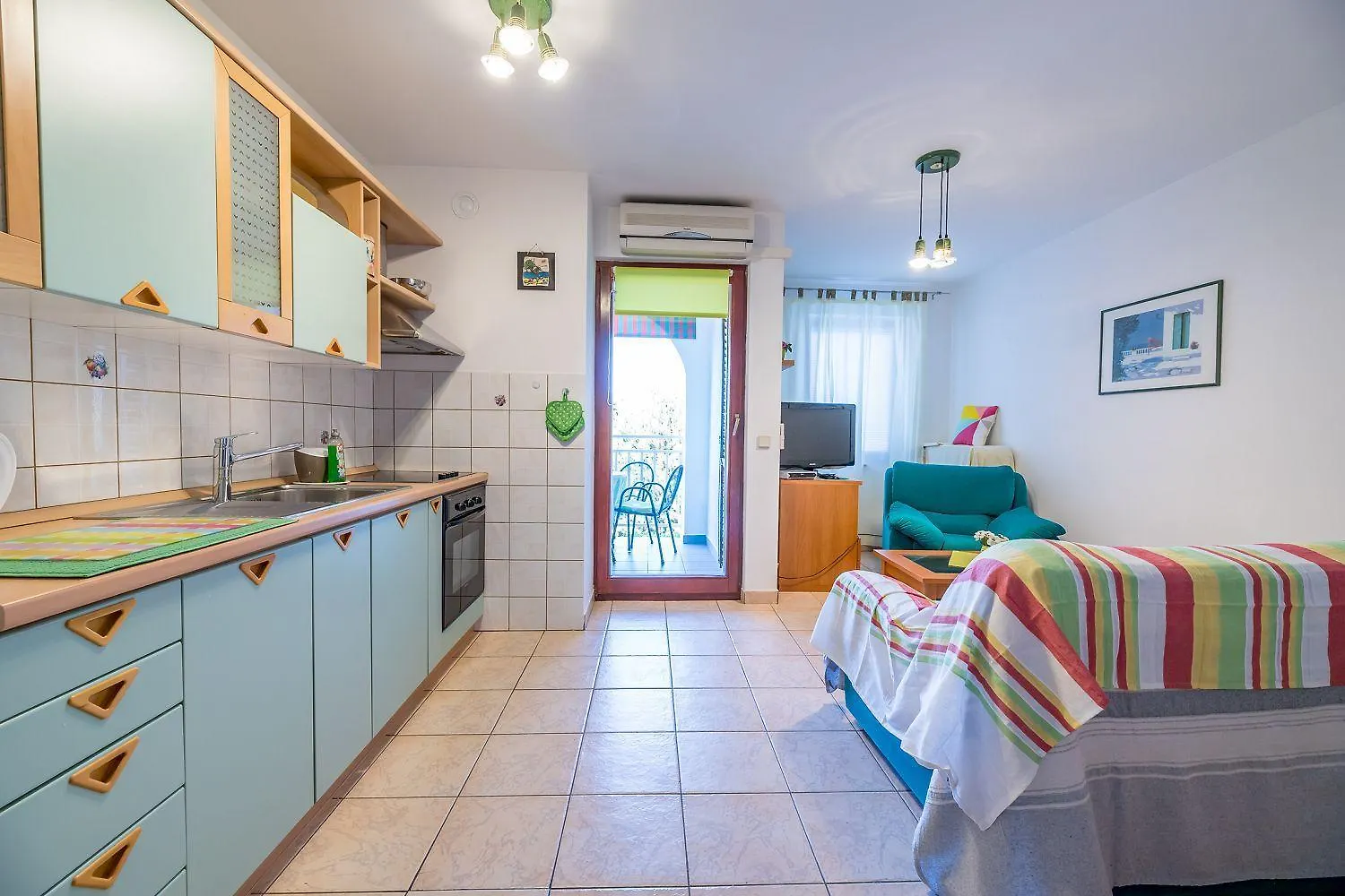 Apartment 300 Meter Zum Strand Mit Wlan, Klima Baska