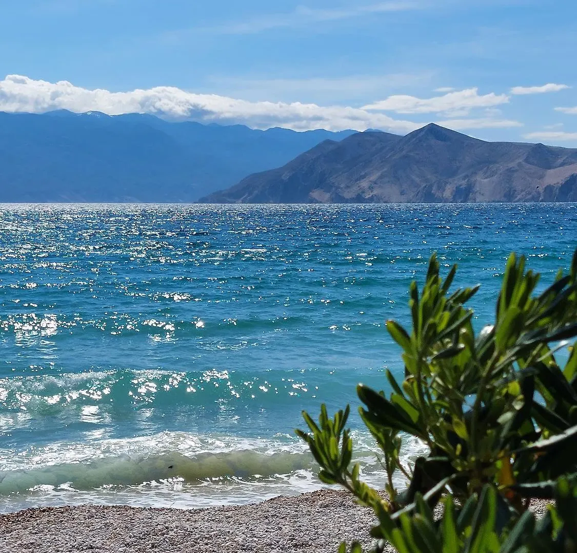Apartment 300 Meter Zum Strand Mit Wlan, Klima Baska  Croatia